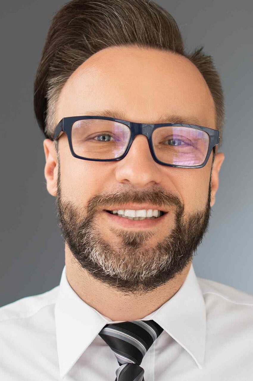 https://brilliantmarketing.agency/wp-content/uploads/2019/02/team_02-850x1280.jpg