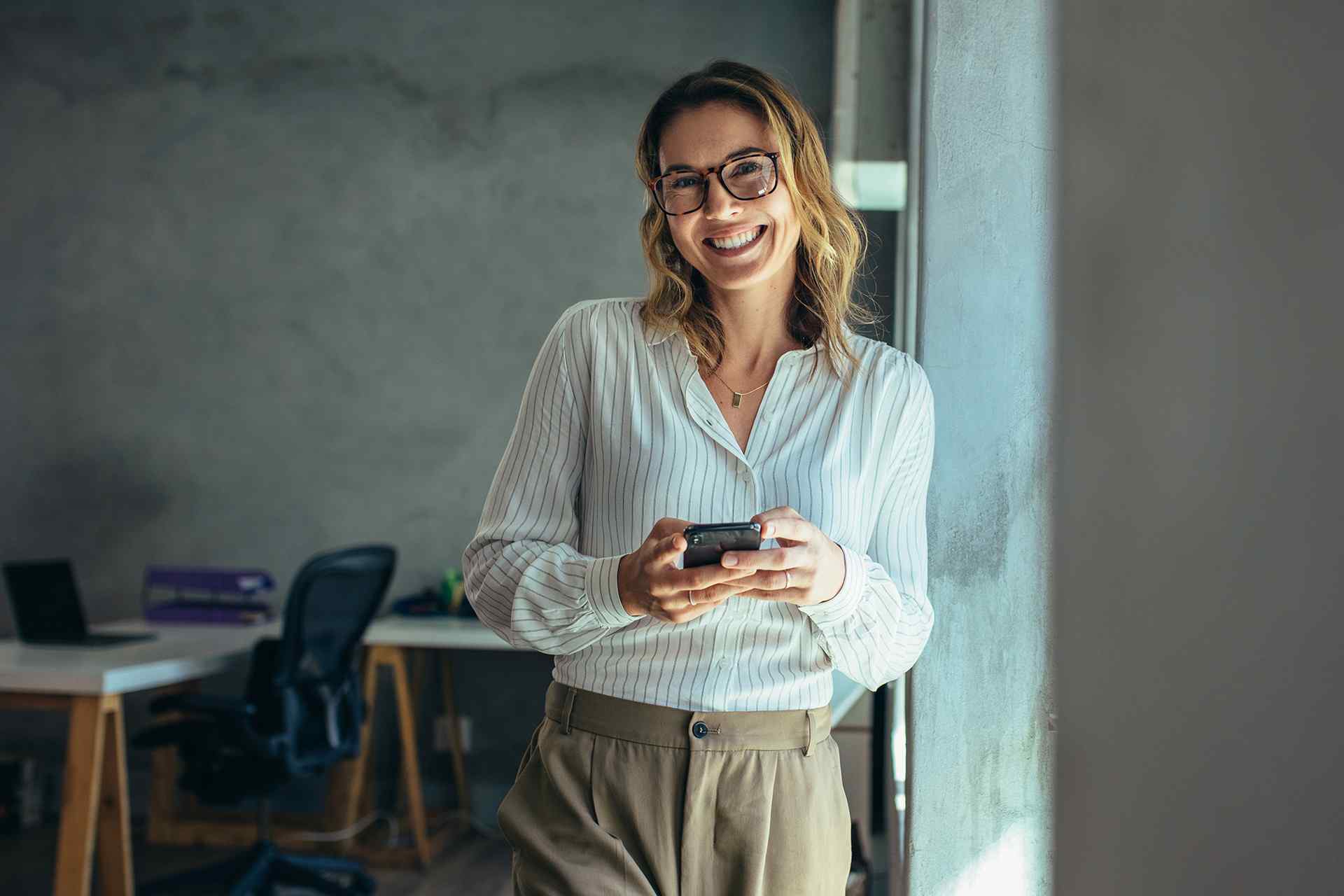 https://brilliantmarketing.agency/wp-content/uploads/2020/09/fluid_hero_08.jpg
